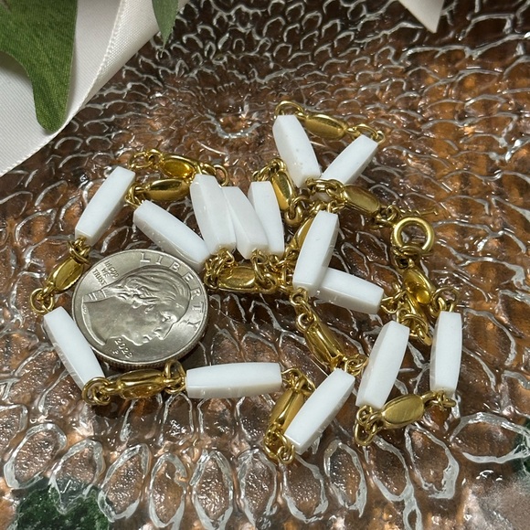 Vintage Crown Trifari White and Gold Necklace - Picture 2 of 6